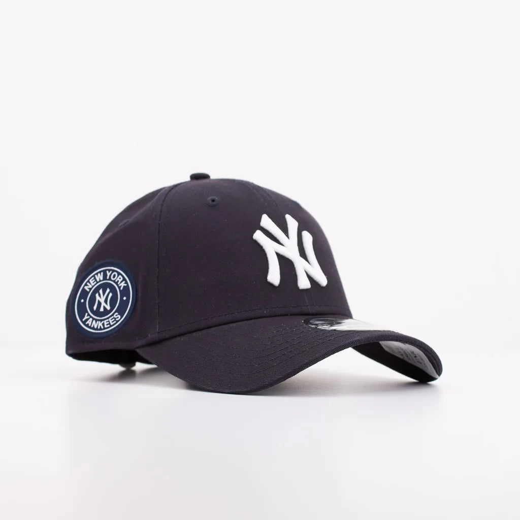 New Era New York Yankees OTC Baseball Cap, navy blue with textile lining, stitched construction, ideal for men, perfect winter hat for outdoor activities.