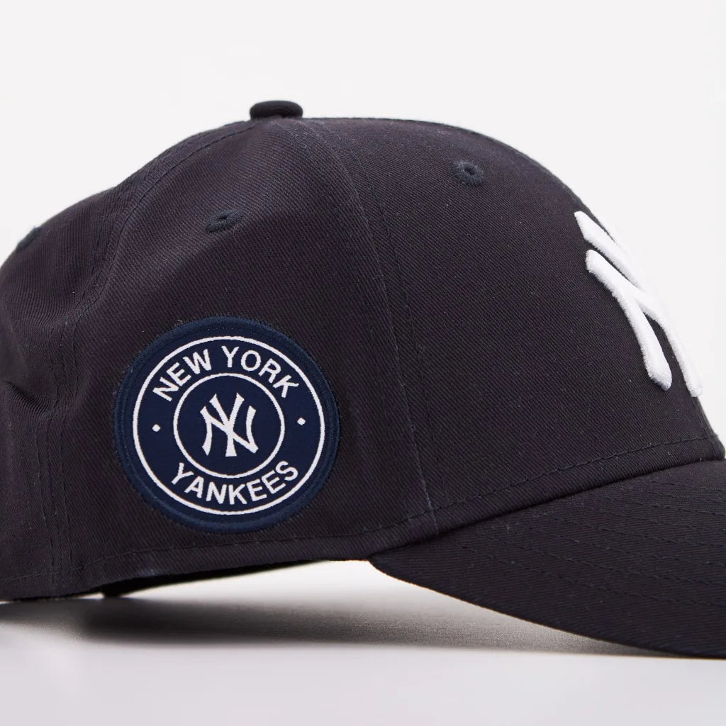 New Era New York Yankees OTC Baseball Cap, navy blue with textile lining, stitched construction, ideal for men, perfect winter hat for outdoor activities.