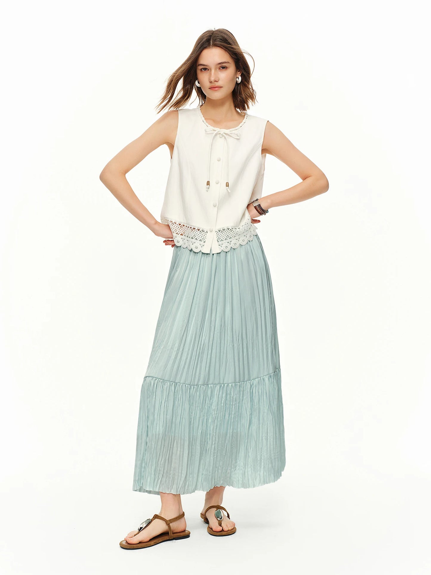 DUSHU Stylish Summer Women's Hand-Hooked Lace Resort Vest Top 2026 New Summer Arrival Fashion Collection White Sleeveless Shirts