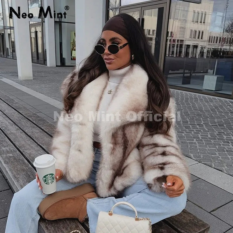 Neo Mint 2025 Winter Exclusive Striped Faux Fur Jacket Women Overcoat Brand Blogger Fashion Fluffy Fox Fur Collar Coat Outerwear