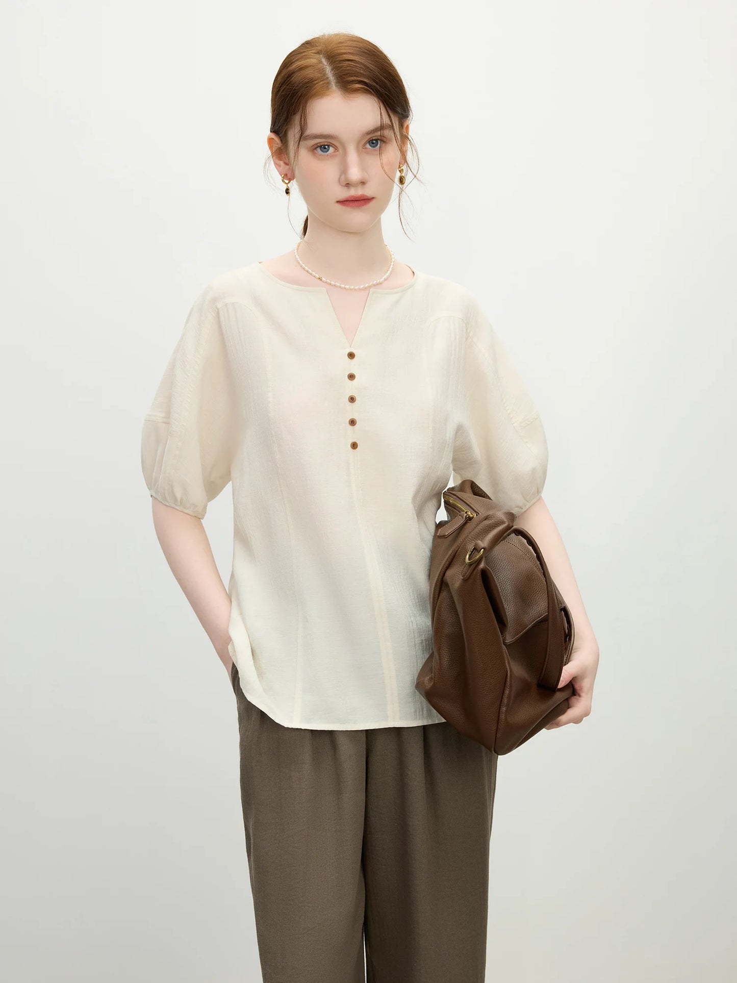 FSLE MInimalism Apricot Style Loose Short-sleeved Women Shirt Summer New Casual Small V-neck Sleeves Slim Top 25FS12246