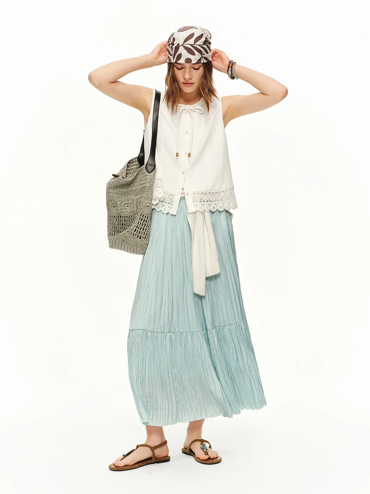 DUSHU Stylish Summer Women's Hand-Hooked Lace Resort Vest Top 2026 New Summer Arrival Fashion Collection White Sleeveless Shirts