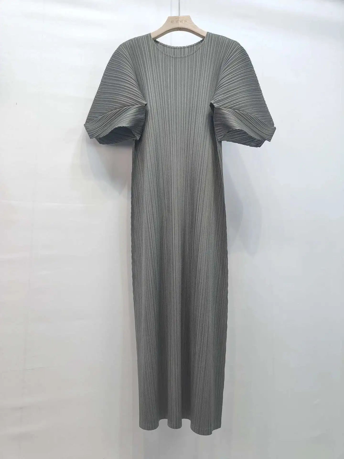 LANMREM Summer Pleated Dress Women New Casual O-neck Niche Design Dropped Shoulder Short Sleeve Dresses